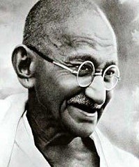 На фото Ганди  Махатма