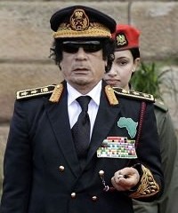 На фото Муаммар  Каддафи