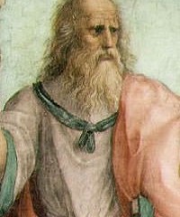 На фото Платон